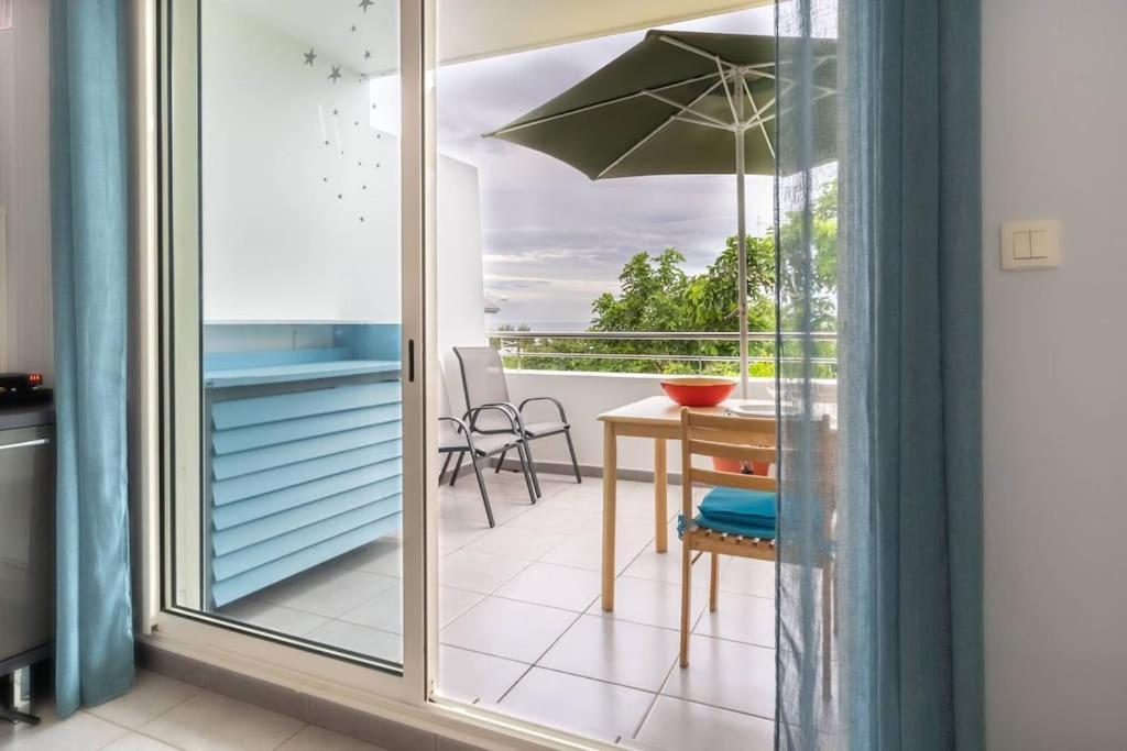 Flamboyant - Studio 2 Personnes Avec Lit De Qualite Hoteliere Separable Pour Couple Ou Amis Avec Tres Belle Terrasse A 12 Min A Pied Ou 4 Min En Voiture Du Lagon De L'Ermitage - St Gilles Les Bains ラ・サリーヌ・レ・バン エクステリア 写真