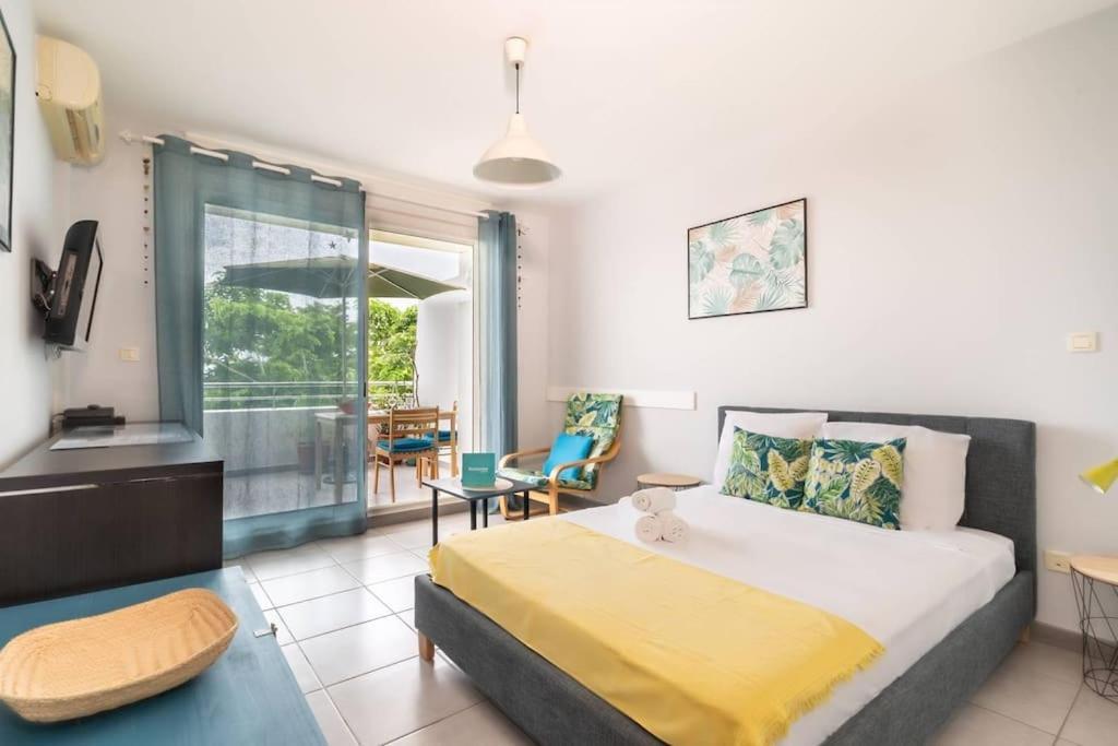 Flamboyant - Studio 2 Personnes Avec Lit De Qualite Hoteliere Separable Pour Couple Ou Amis Avec Tres Belle Terrasse A 12 Min A Pied Ou 4 Min En Voiture Du Lagon De L'Ermitage - St Gilles Les Bains ラ・サリーヌ・レ・バン エクステリア 写真